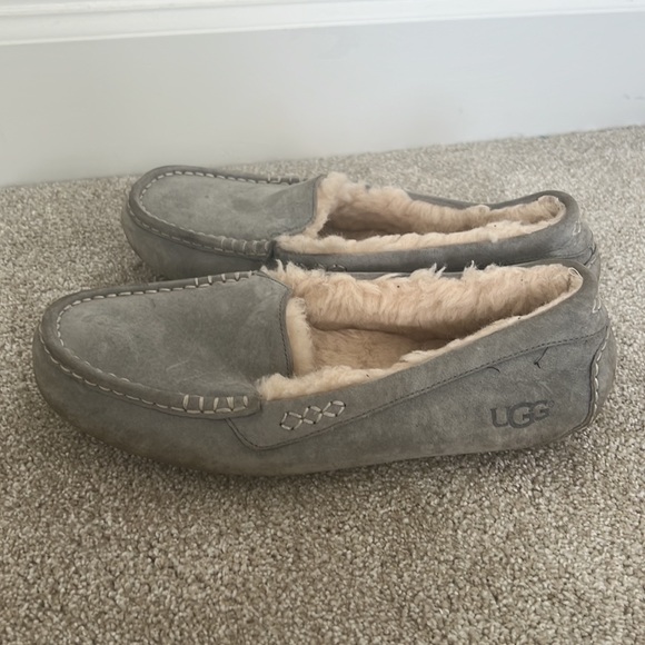UGG Slip On’s Slippers - Picture 4 of 5
